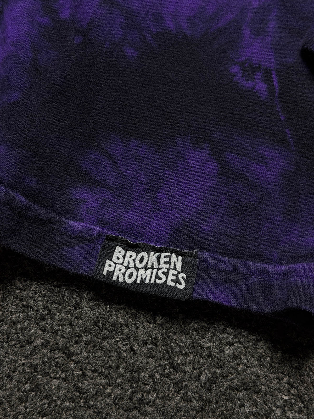 Playera Manga Larga Broken Promises – M