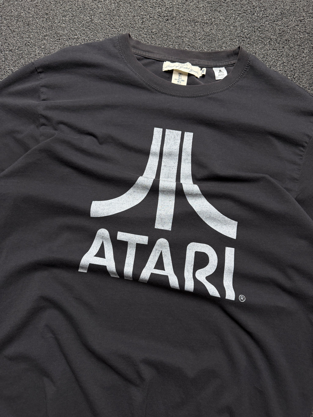 Playera H&M L.O.G.G. Atari Retro – L