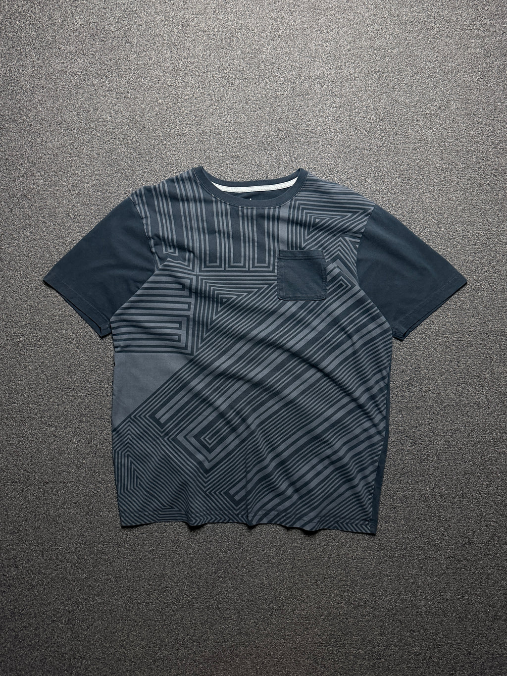 Playera Jordan Brand All-Over Geometric Pattern – L