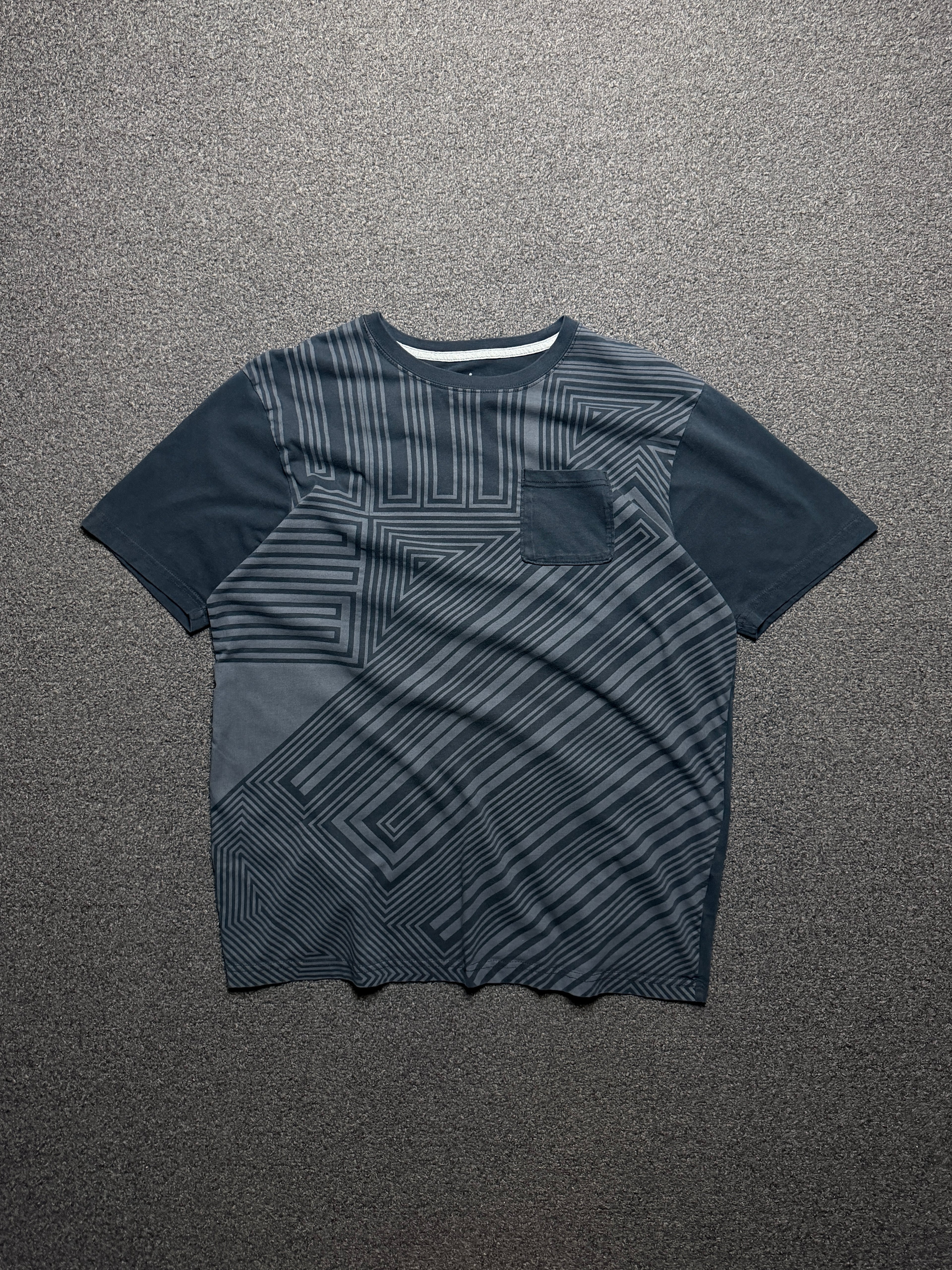 Playera Jordan Brand All-Over Geometric Pattern – L