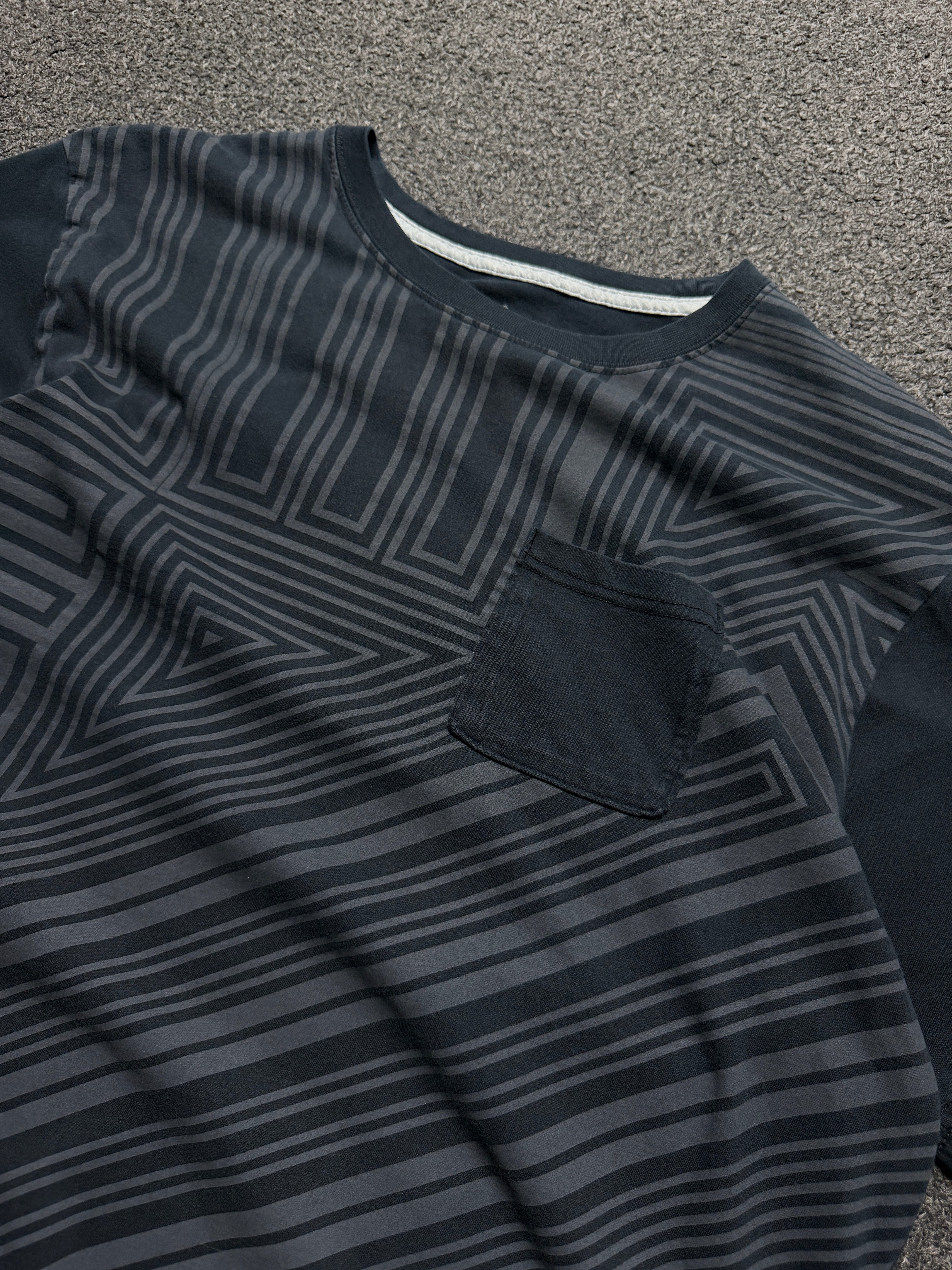 Playera Jordan Brand All-Over Geometric Pattern – L