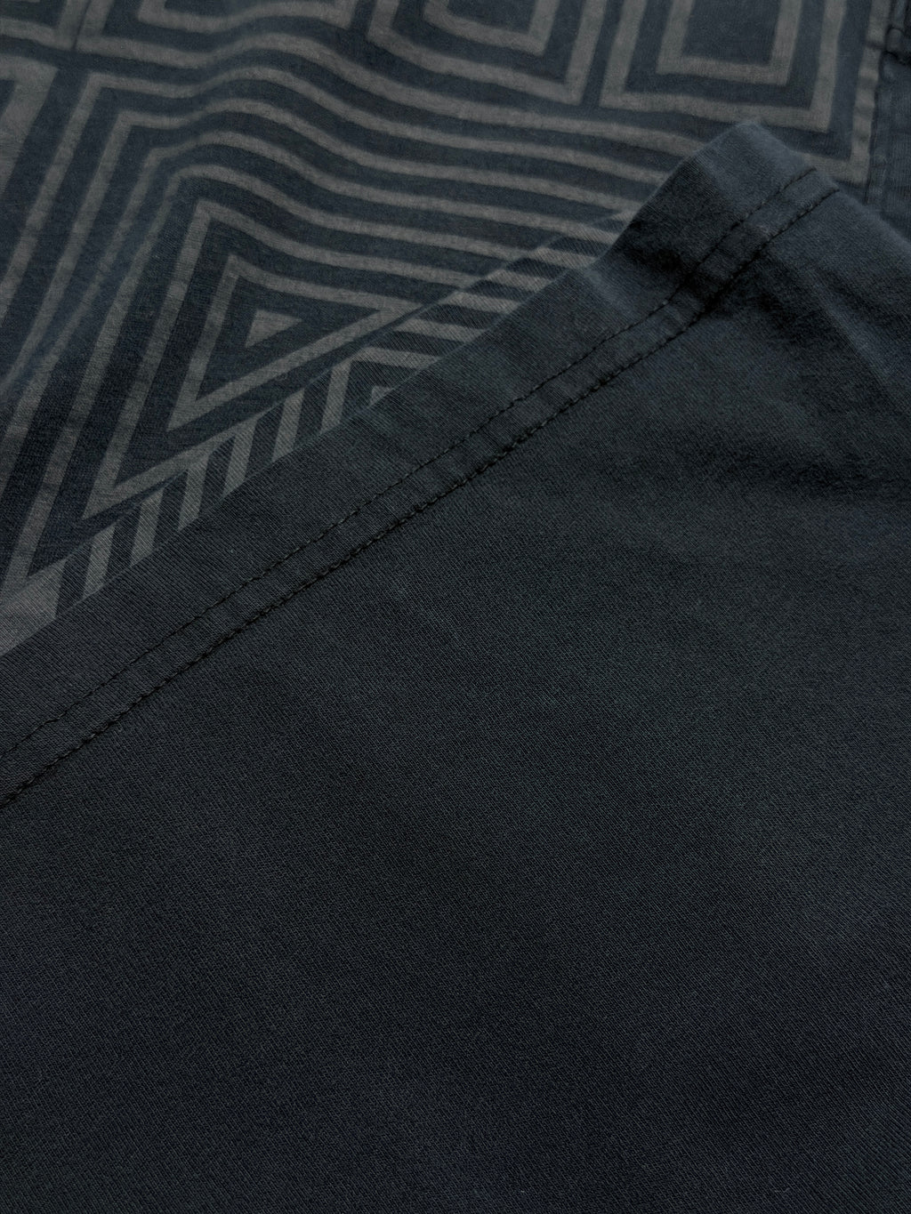 Playera Jordan Brand All-Over Geometric Pattern – L