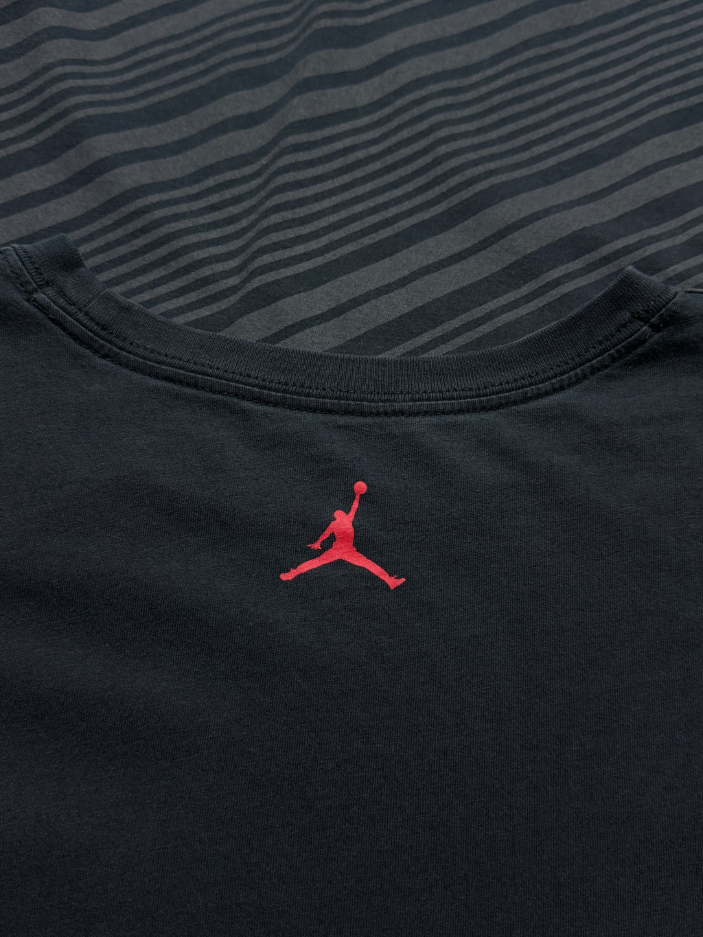 Playera Jordan Brand All-Over Geometric Pattern – L