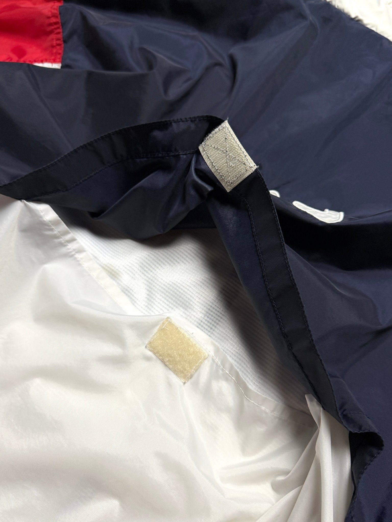 Chamarra Rompevientos Fila Vintage Colorblock – (L) - Reuse Industry | Segunda Mano, Sportswear & Vintage