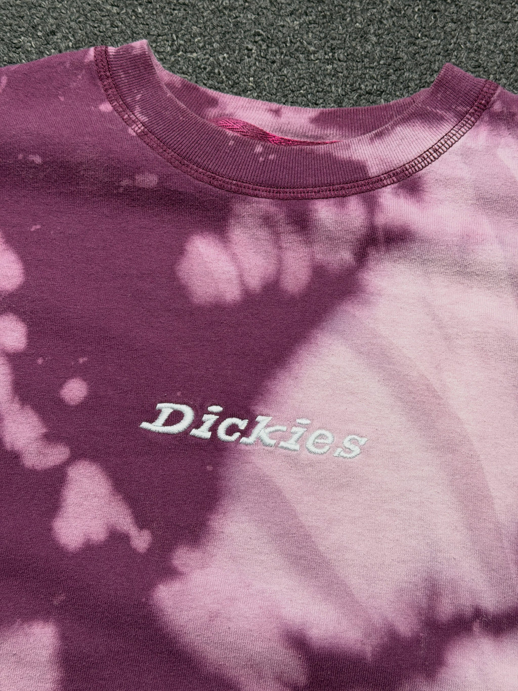 Playera Crop Top Dickies Tie Dye – XL de Mujer