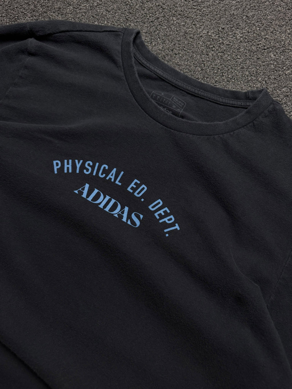 Playera Adidas Physical Ed. Dept. – L - Reuse Industry