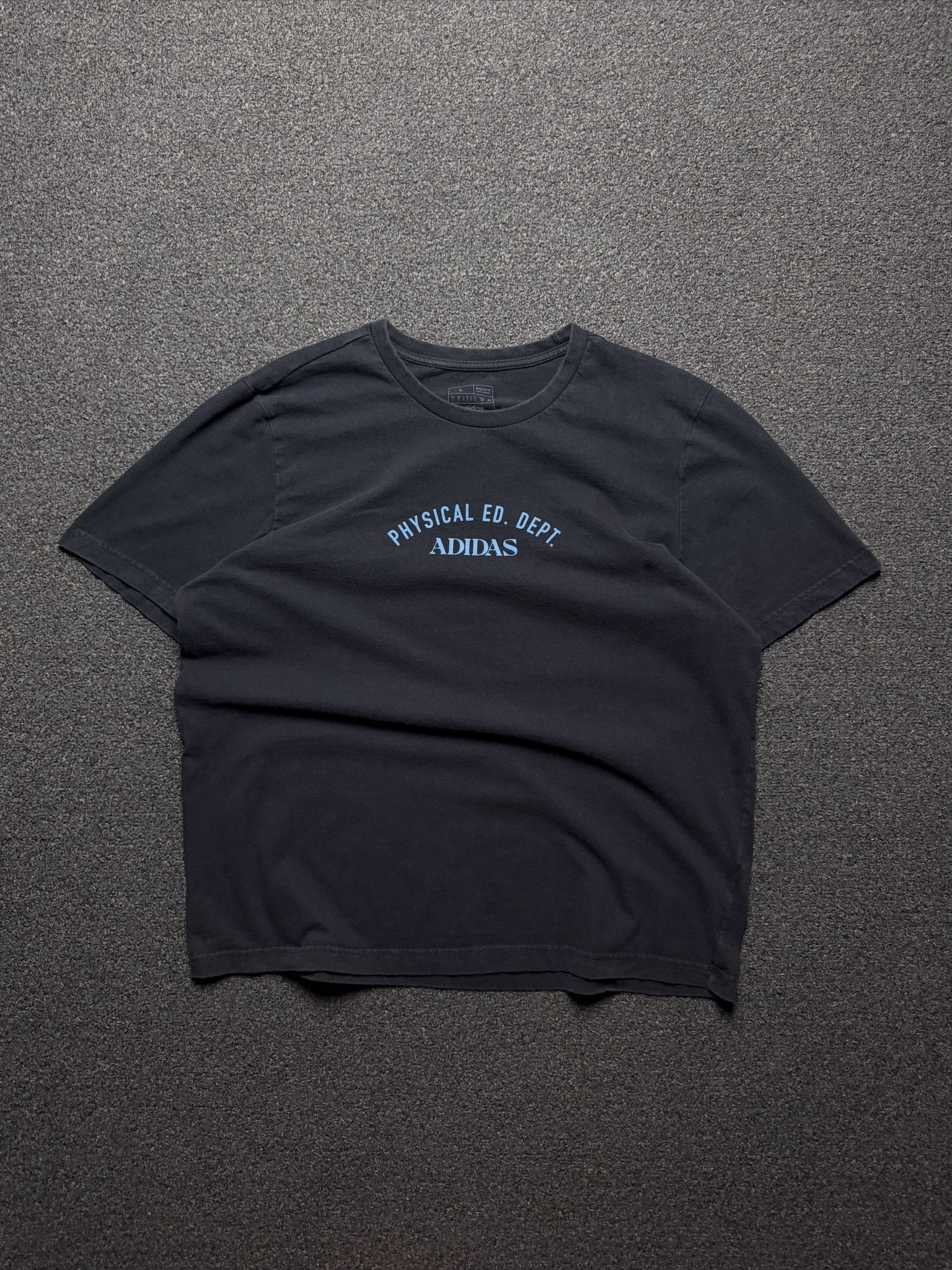 Playera Adidas Physical Ed. Dept. – L - Reuse Industry