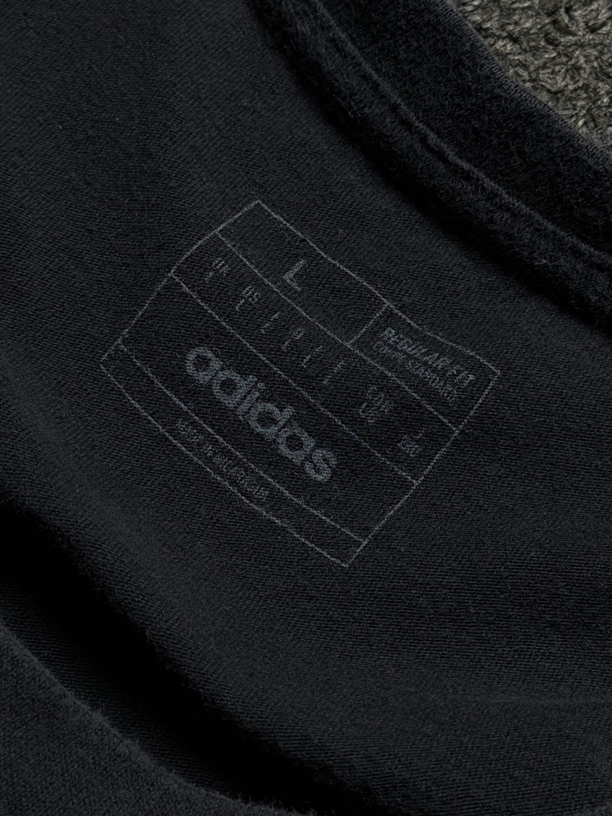 Playera Adidas Physical Ed. Dept. – L - Reuse Industry