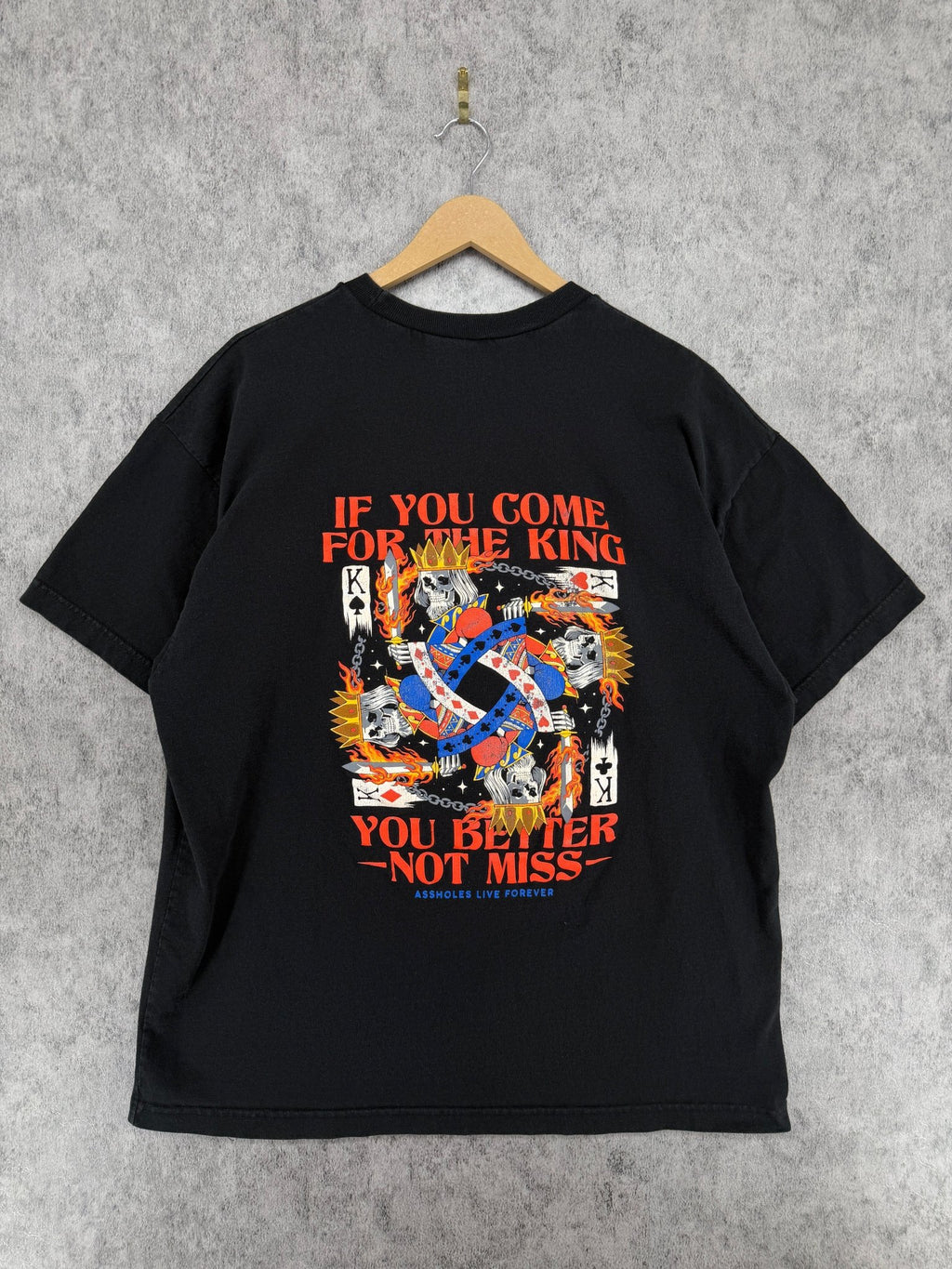 Playera Assholes Live Forever "If You Come For The King" – (XXL) - Reuse Industry | Segunda Mano, Sportswear & Vintage