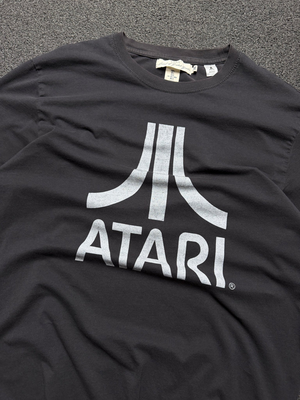 Playera H&M L.O.G.G. Atari Retro – L - Reuse Industry