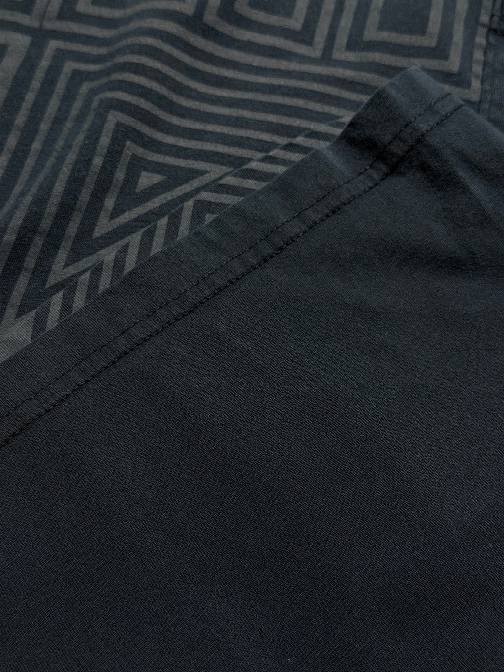 Playera Jordan Brand All-Over Geometric Pattern – L - Reuse Industry