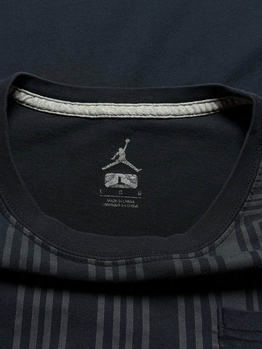 Playera Jordan Brand All-Over Geometric Pattern – L - Reuse Industry