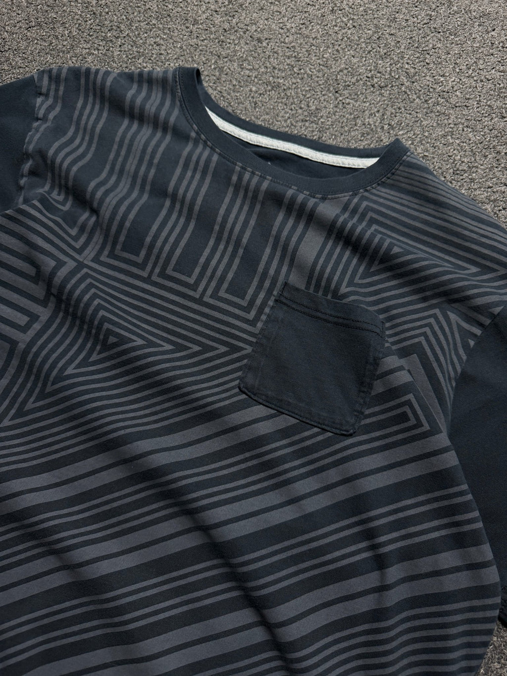 Playera Jordan Brand All-Over Geometric Pattern – L - Reuse Industry