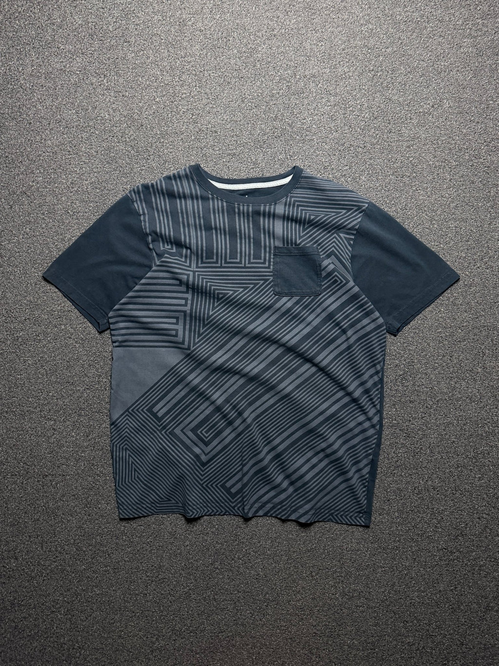 Playera Jordan Brand All-Over Geometric Pattern – L - Reuse Industry
