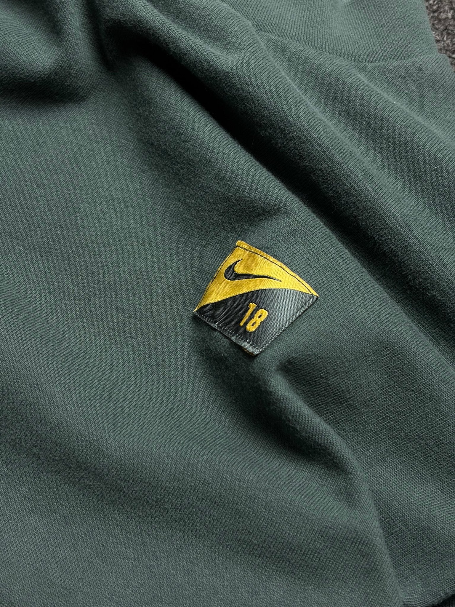 Playera Manga Larga Nike Mock Neck Vintage – (L) - Reuse Industry | Segunda Mano, Sportswear & Vintage