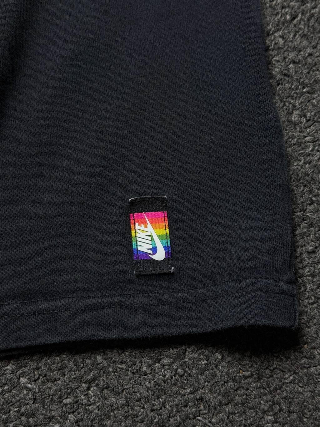 Playera Nike BETRUE Gilbert Baker Rainbow – XL - Reuse Industry