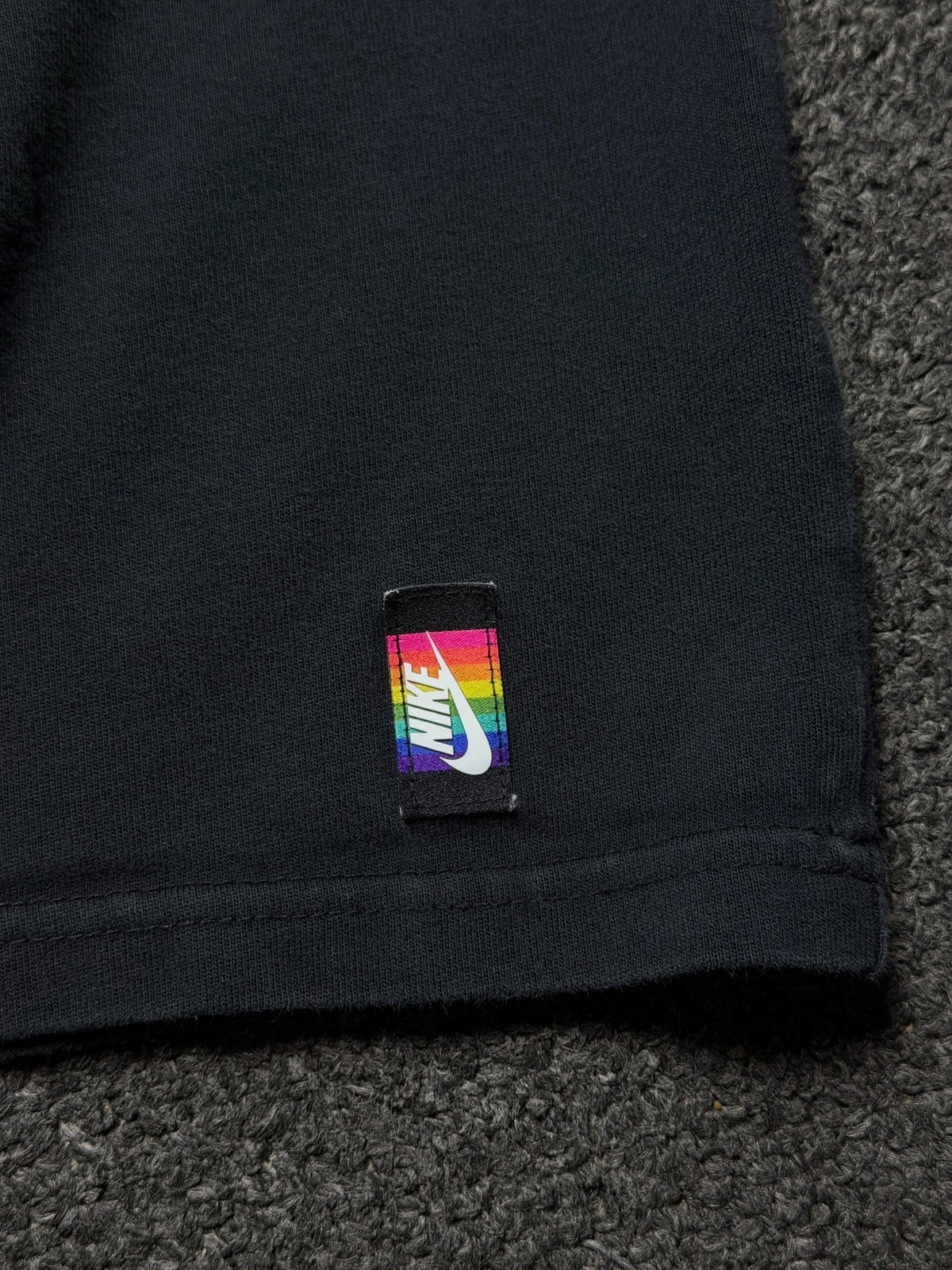 Playera Nike BETRUE Gilbert Baker Rainbow – XL - Reuse Industry