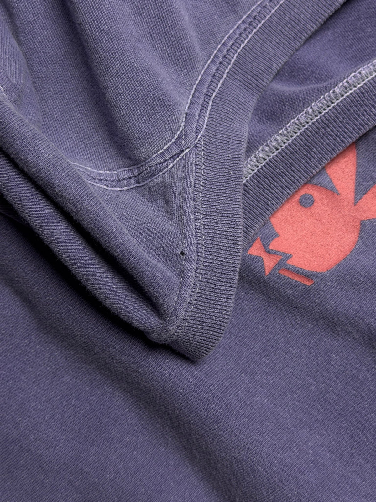 Playera Playboy Multi Logo Morado Washed – M - Reuse Industry