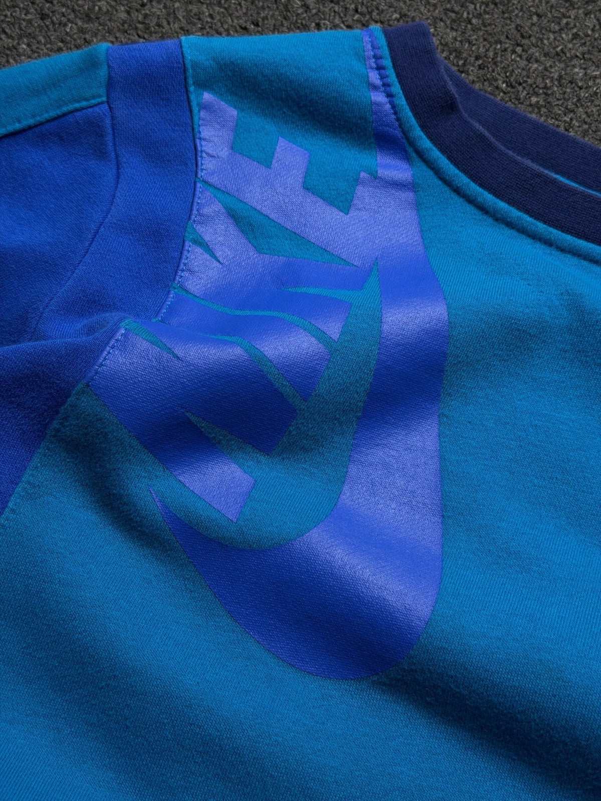 Sudadera Nike Crewneck Colorblock Azul / Turquesa – XL Juvenil (Fits XS/S Adulto) - Reuse Industry