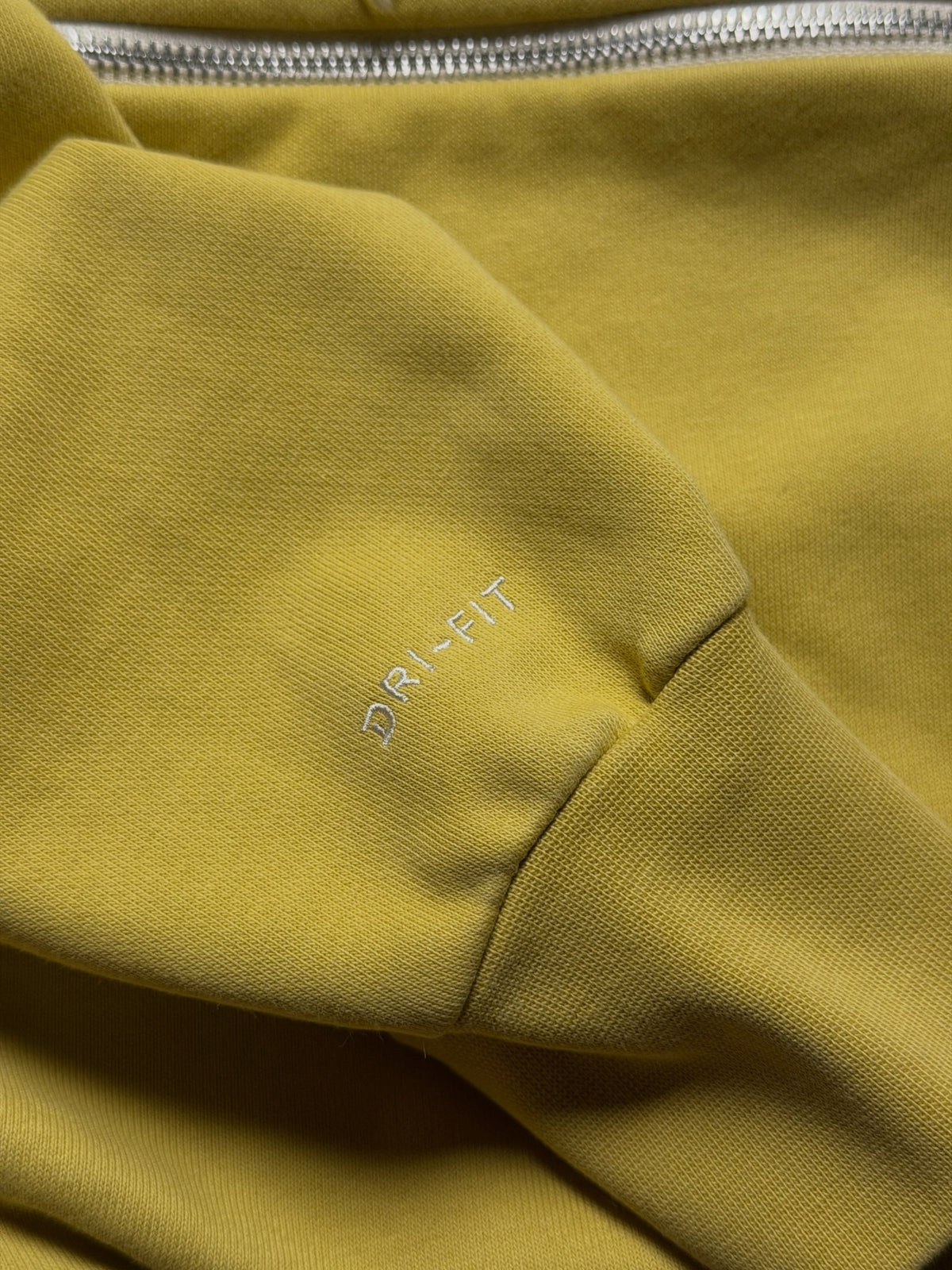 Sudadera Nike Standard Issue Basketball – M - Reuse Industry