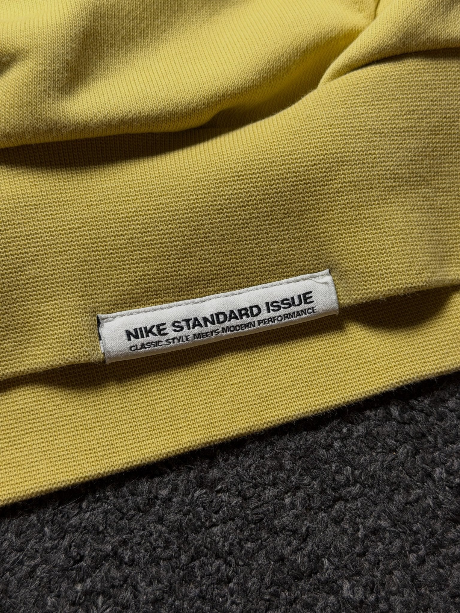 Sudadera Nike Standard Issue Basketball – M - Reuse Industry