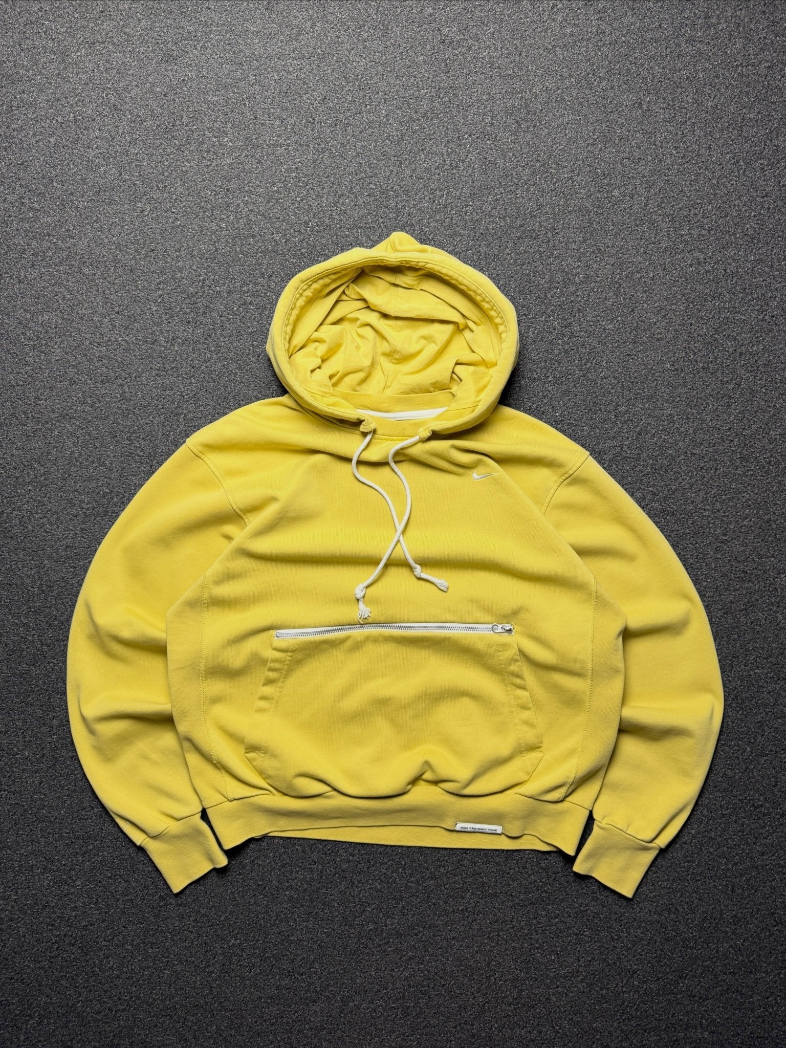 Sudadera Nike Standard Issue Basketball – M - Reuse Industry