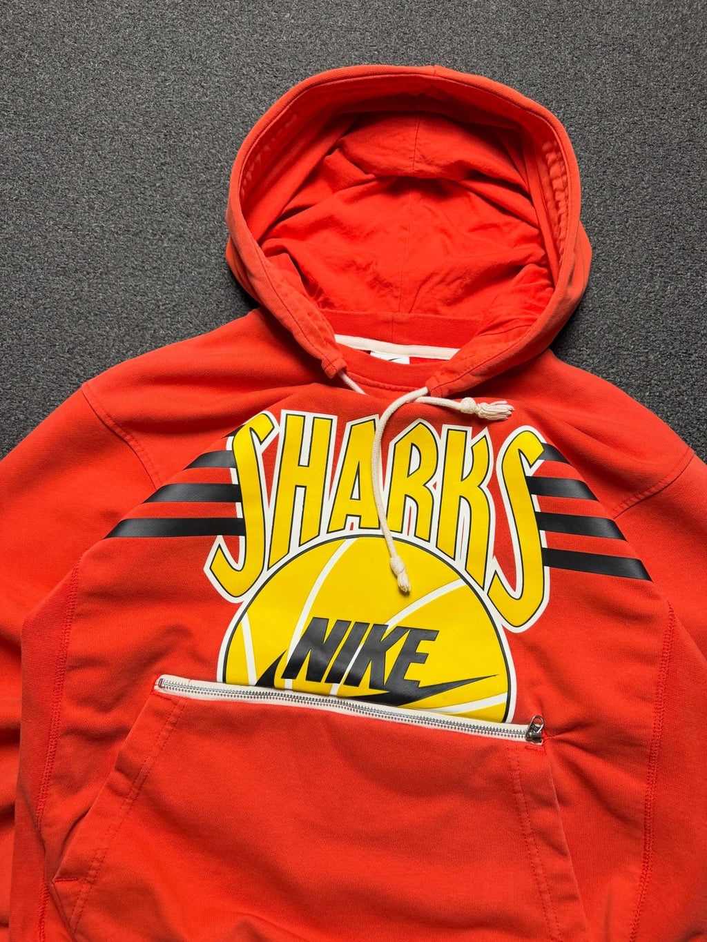 Sudadera Nike Standard Issue Basketball Sharks – S - Reuse Industry