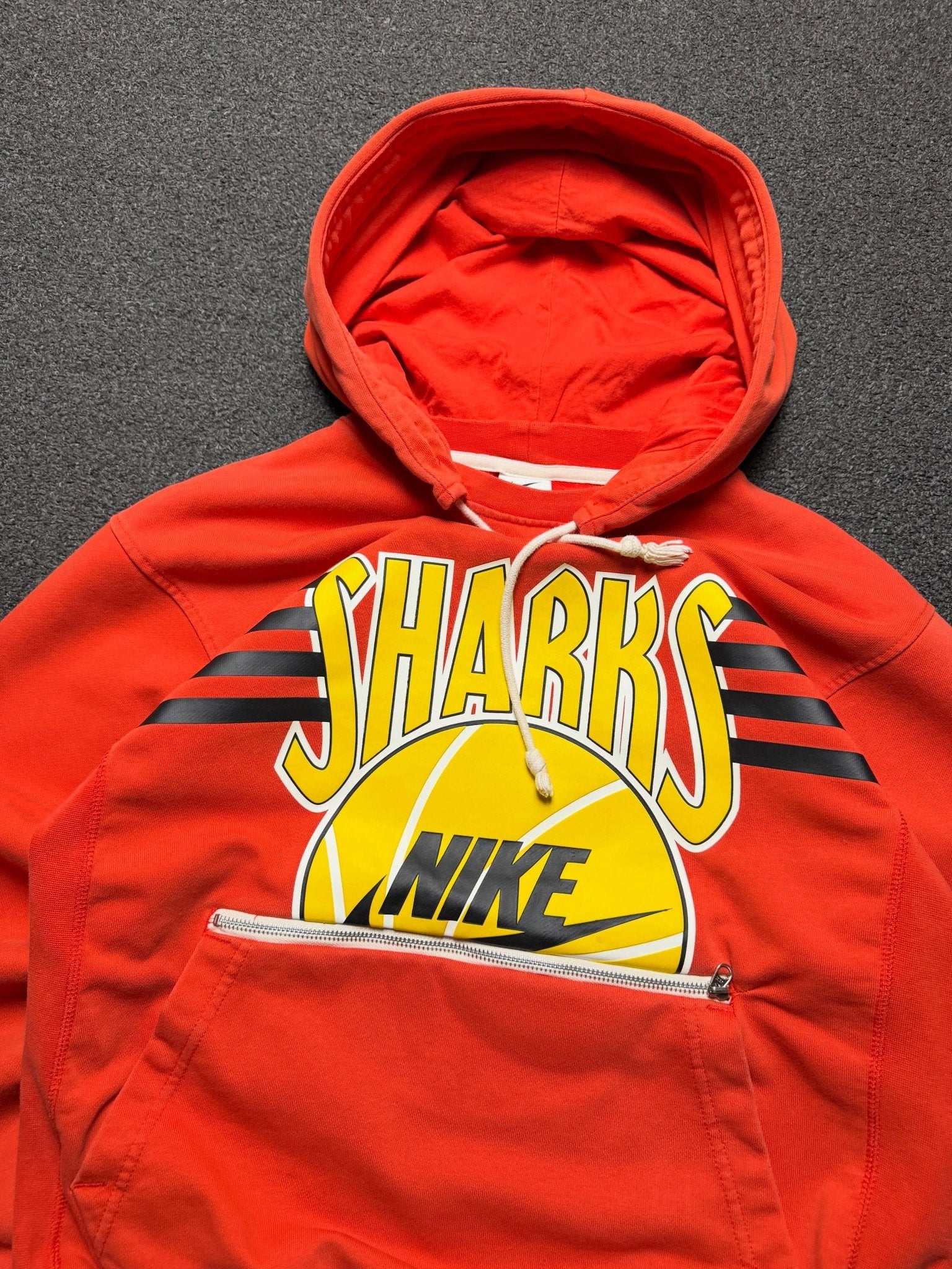 Sudadera Nike Standard Issue Basketball Sharks – S - Reuse Industry