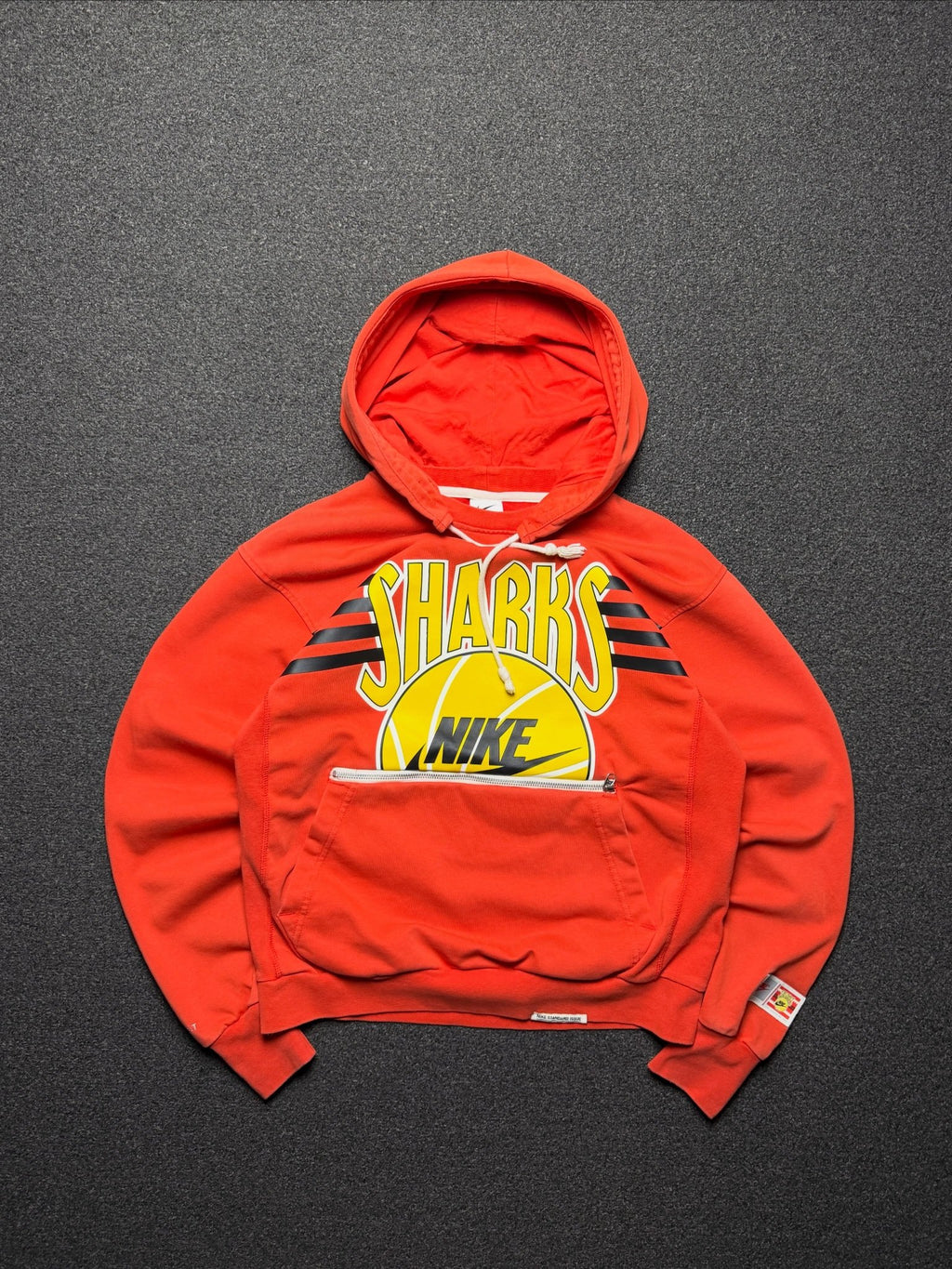 Sudadera Nike Standard Issue Basketball Sharks – S - Reuse Industry