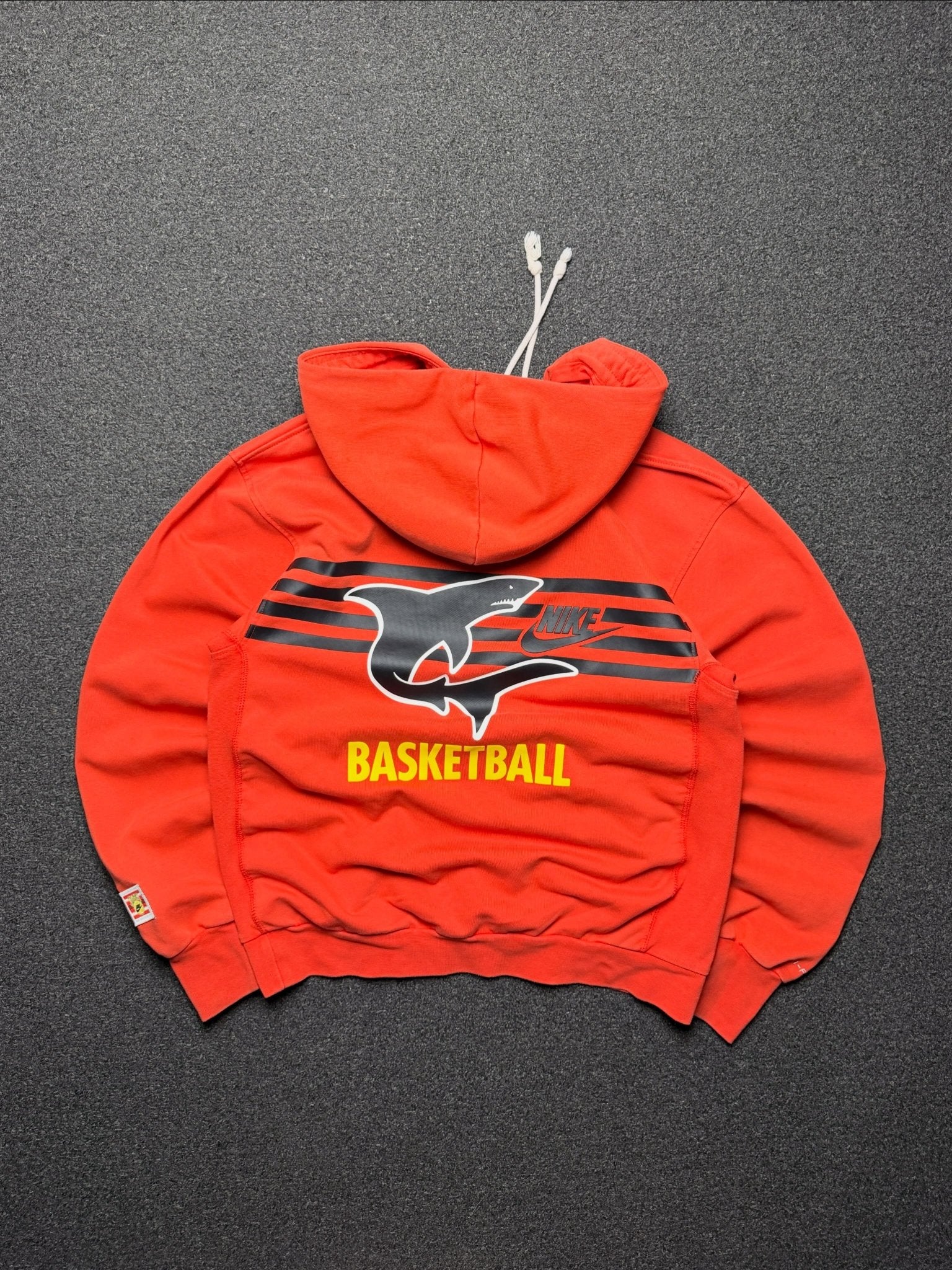 Sudadera Nike Standard Issue Basketball Sharks – S - Reuse Industry