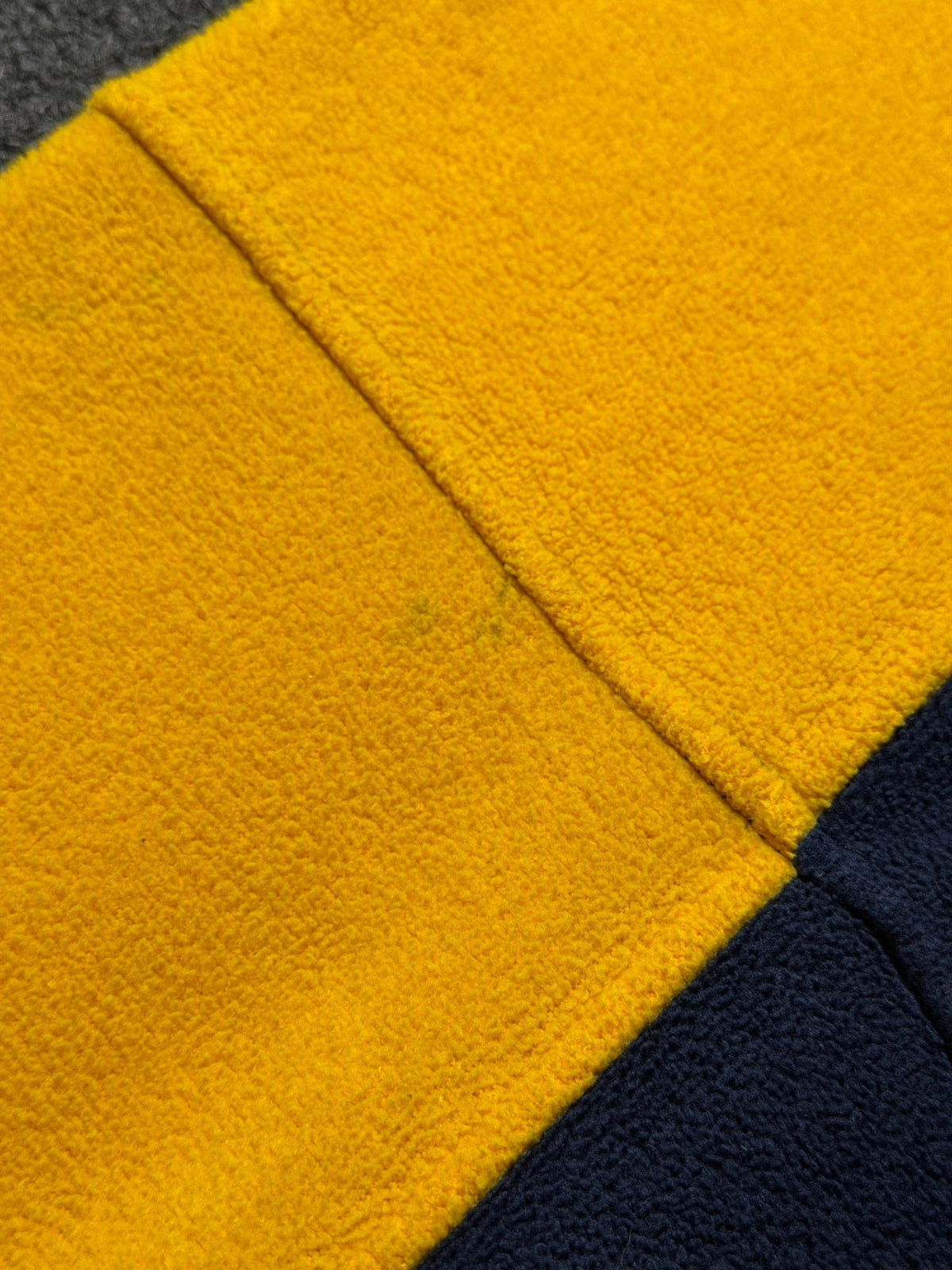 Suéter Reebok Vintage Colorblock Fleece 1/4 Zip – L - Reuse Industry