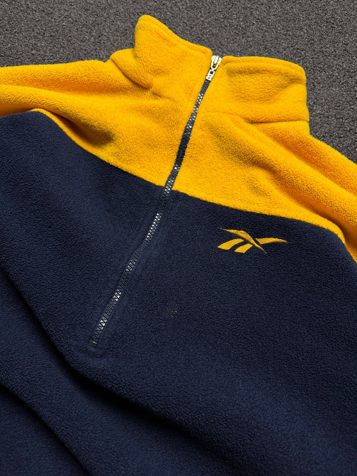 Suéter Reebok Vintage Colorblock Fleece 1/4 Zip – L - Reuse Industry
