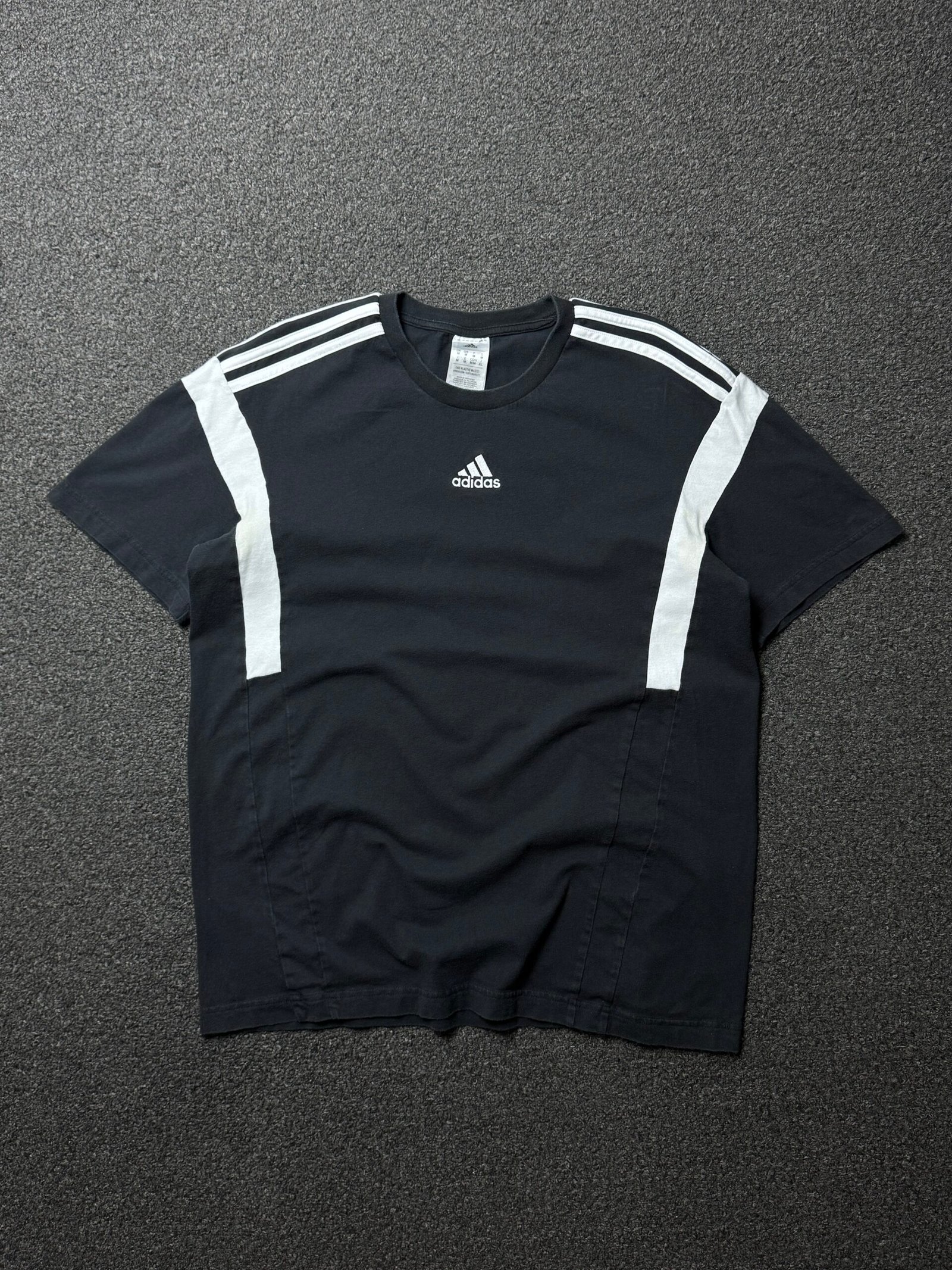 Adidas Tee (M)